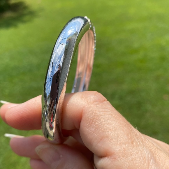 Crystal adorned silver plated hinge bracelet - Picture 14 of 16